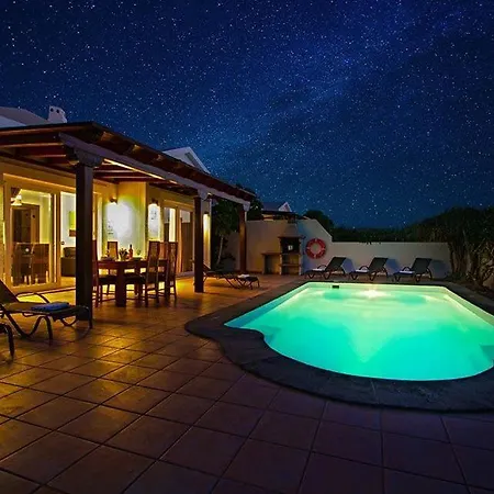 Villa Playa Blanca Sleeps 8 Pool Air Con Wifi *